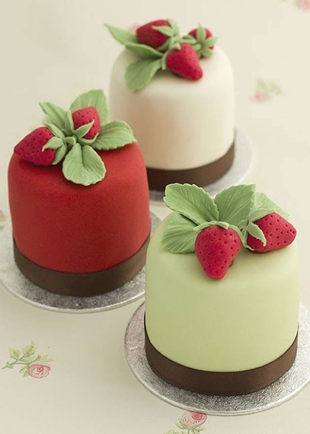 Treat Your Guests to Delightful Mini Cakes