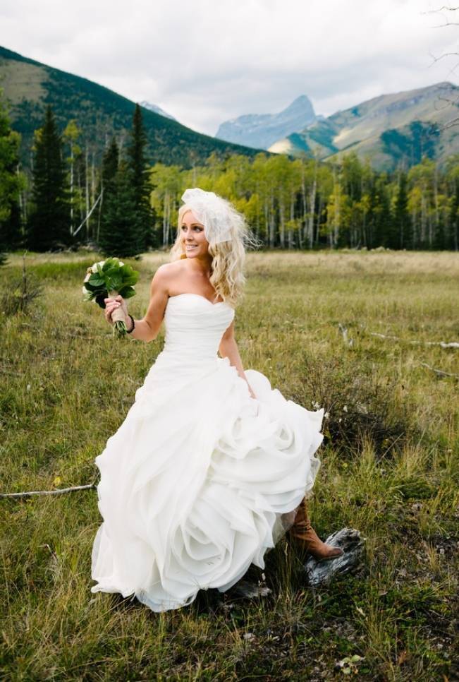 Rustic Mountain Wedding at The Delta Lodge {Photography by Ginevre} 1