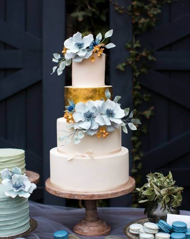 13 Inspiring Sugar Flower Wedding Cakes 1