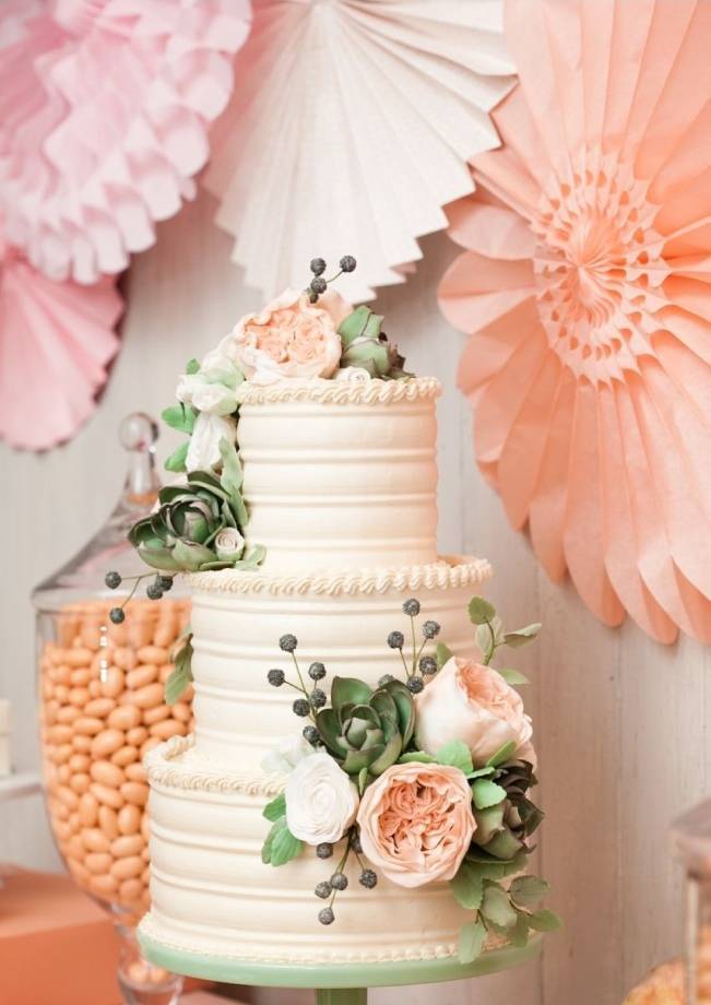 13 Inspiring Sugar Flower Wedding Cakes 9