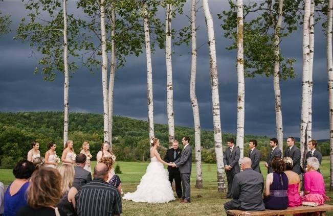 Rustic-Wedding-at-Historic-Nipmoose-Barns-Christina-Bernales-Photography - rainy ceremony