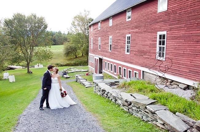 Vermont-Country-Chic-Barn-Wedding-Ember-Photography-24_