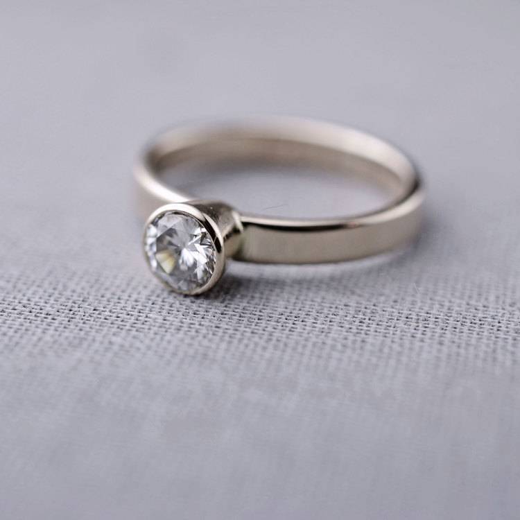 1-moissanite-engagement-ring-white-gold-14K-lilyemme-valerie