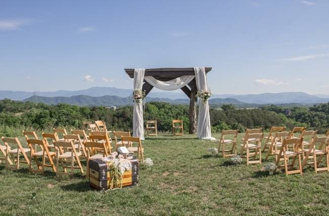 DIY Wedding in the Smoky Mountains {Star Noir Studio} 10