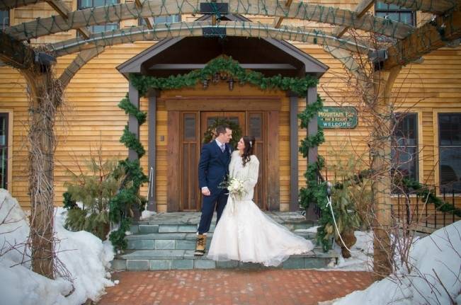 Snowy Winter Wedding in Vermont {Kathleen Landwehrle Photography} 10