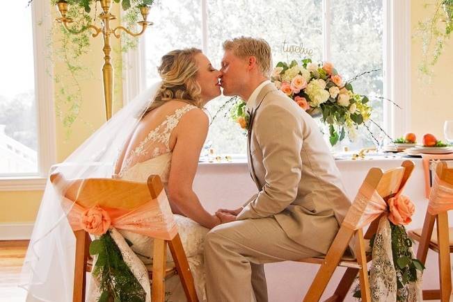 Peach + Gold Early Spring Wedding Inspiration 14