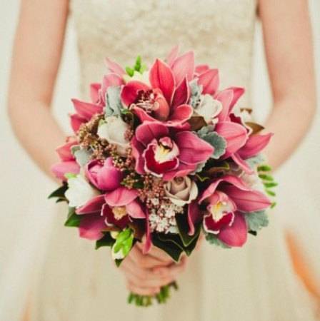 clustered-bridal-bouquet-with-cymbidium-orchids