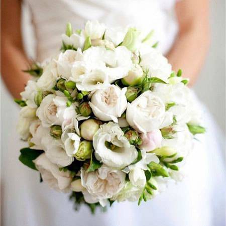 semi-loose-bridal-bouquet-with-david-austin-roses