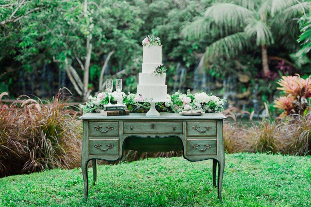 21 Stunning Outdoor Wedding Dessert Table Ideas 69