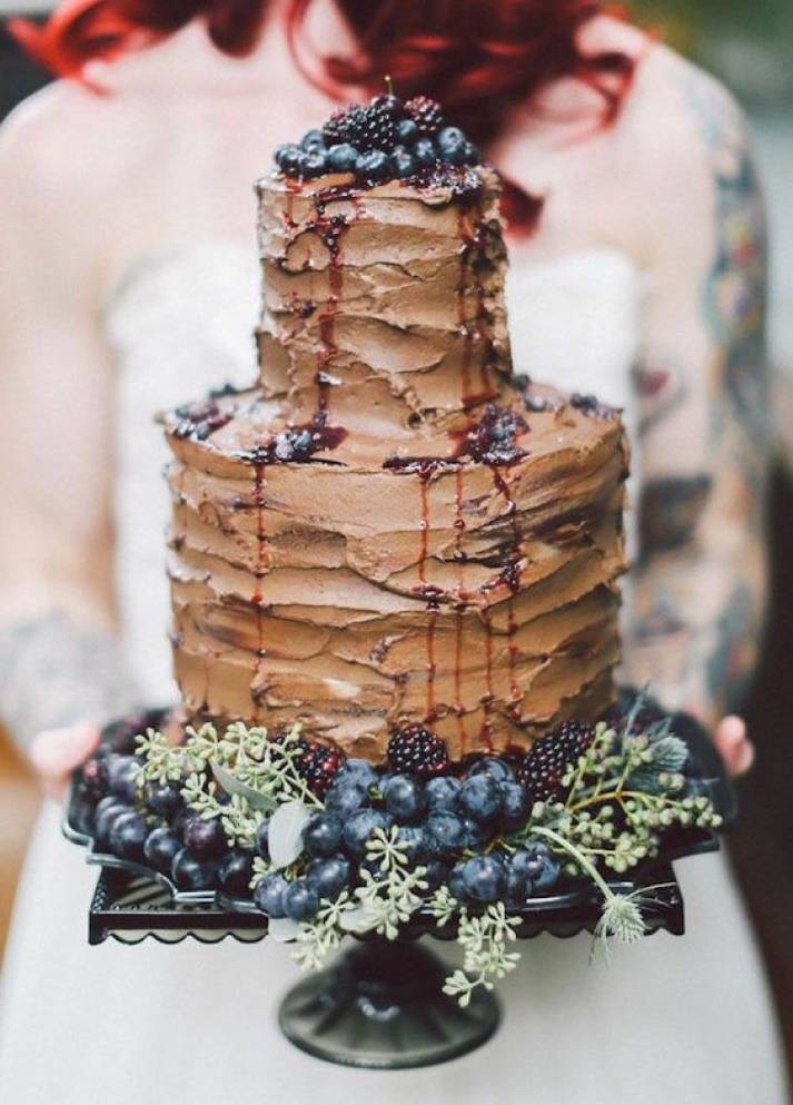 17 Deliciously Chocolatey Wedding Cakes 39