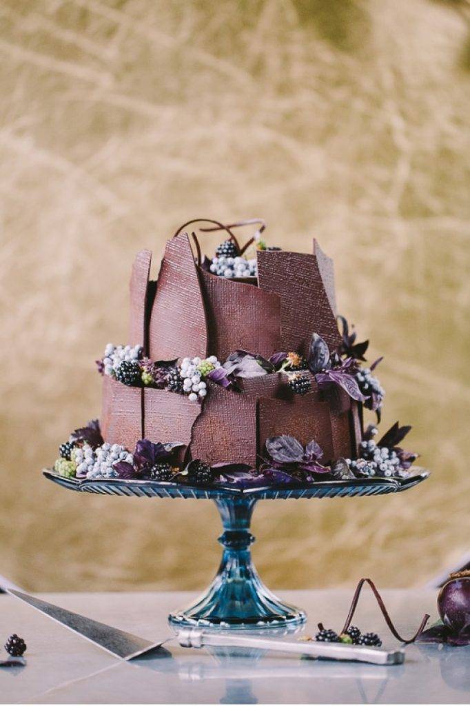 17 Deliciously Chocolatey Wedding Cakes 43