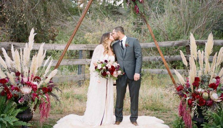 How to Match your Wedding Altar to Your Venue for a Balanced Look 9
