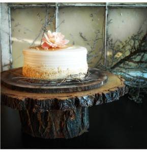 wood slice cake stand