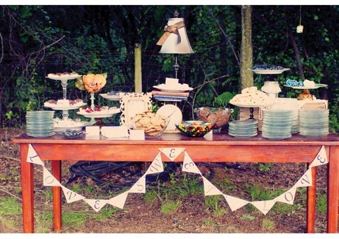 outdoor wedding dessert table