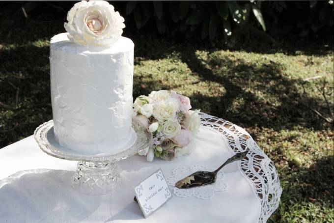 simple rustic wedding cake
