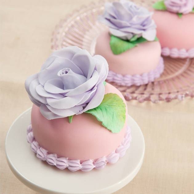 pink mini cakes