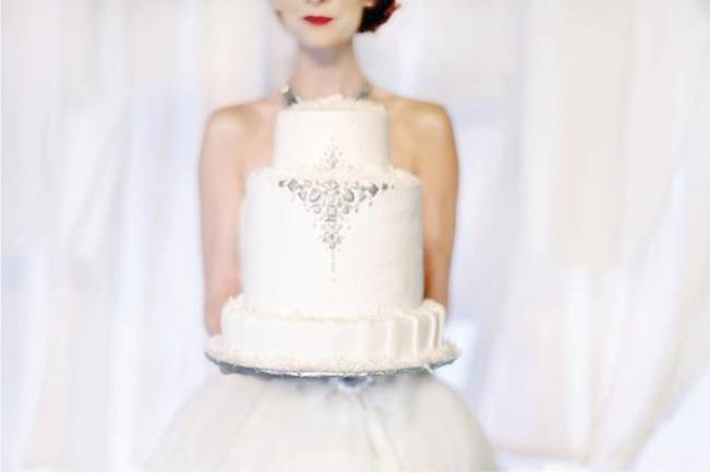 silver glamour wedding cake