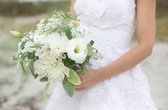 white rustic bridal bouquet
