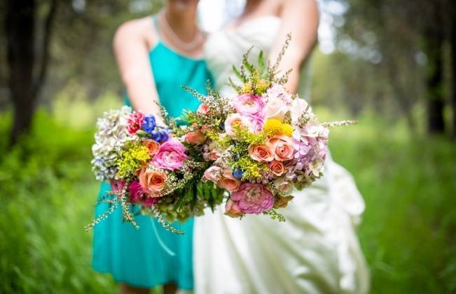 teal and pink bouquets