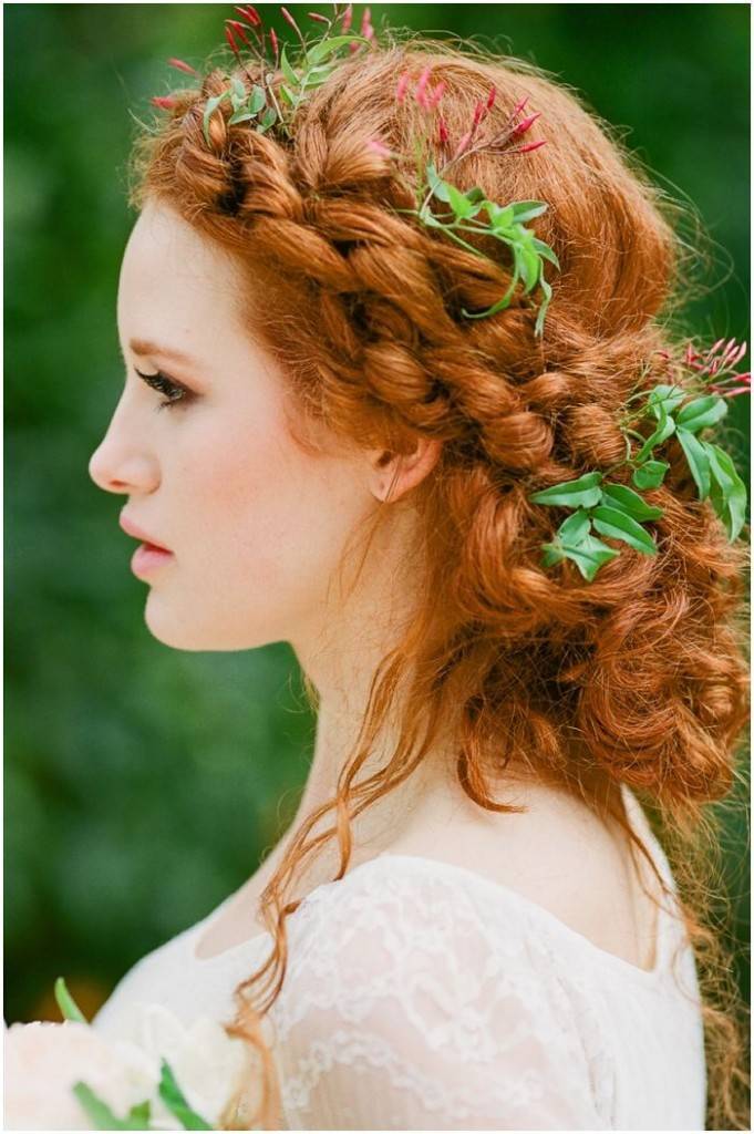 11 Ways to Wear Flowers in Your Hair Sweet Violet Bride