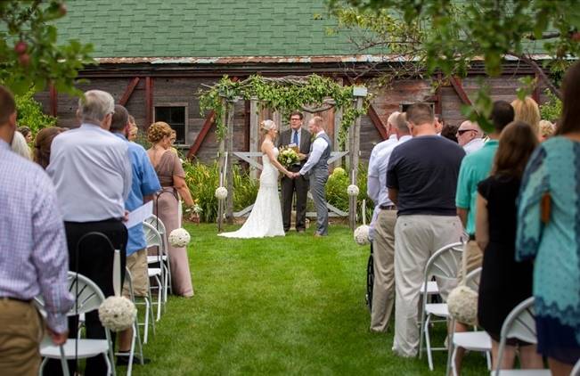 Hops Themed Wisconsin Farm Wedding {Studio Jada Photography} 14