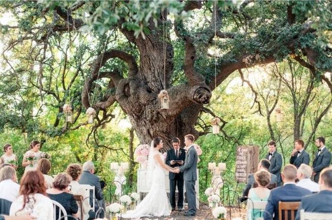 Rustic Chic Texas Barn Wedding - Stephanie Hunter Photography 11