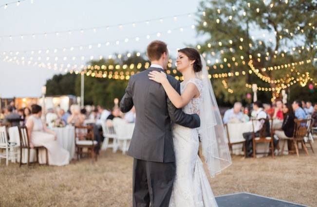 Rustic Chic Texas Barn Wedding - Stephanie Hunter Photography 21