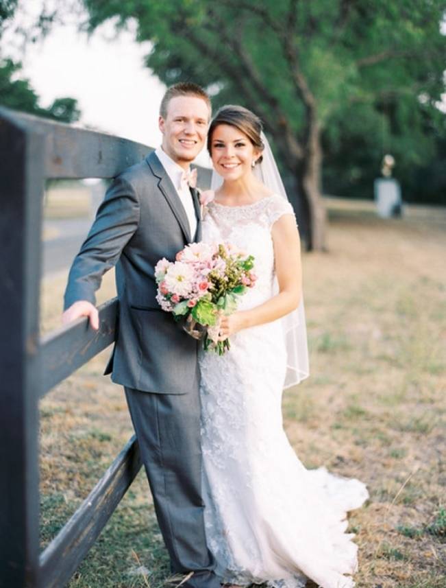 Rustic Chic Texas Barn Wedding - Stephanie Hunter Photography 5