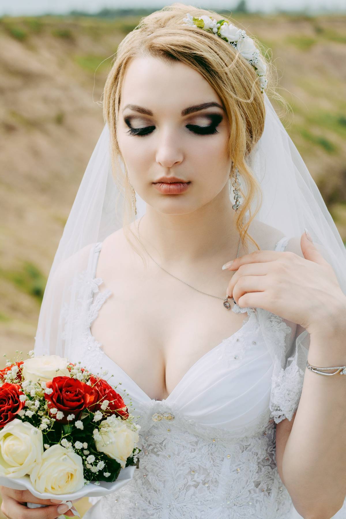 Tips for Choosing a Necklace for Your Wedding Dress 15