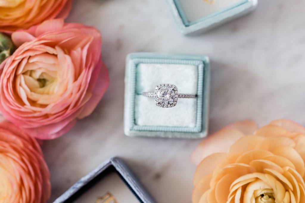 3 Easy Ways to Save Money On Your Wedding Proposal 21