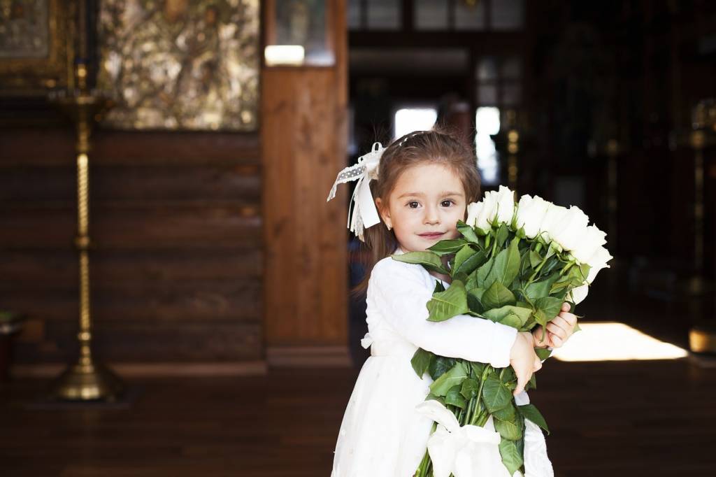 How Many Flower Girls Should I Have In My Wedding? Sweet Violet Bride