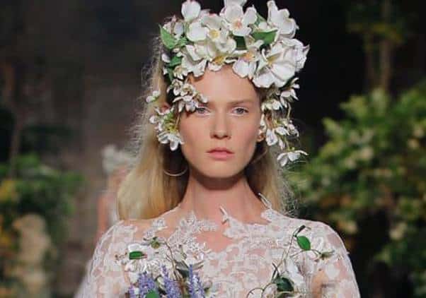 High-Necked Wedding Gowns: The Subtle Star of Bridal Fashion 1