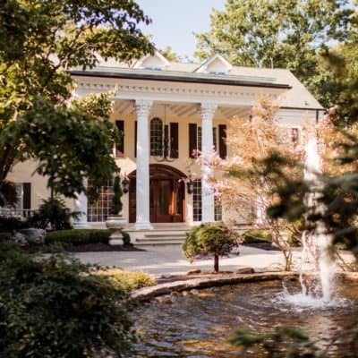 The Estate at Cherokee Dock photographed by John Myers photography is a premiere spot for destination weddings in Nashville.