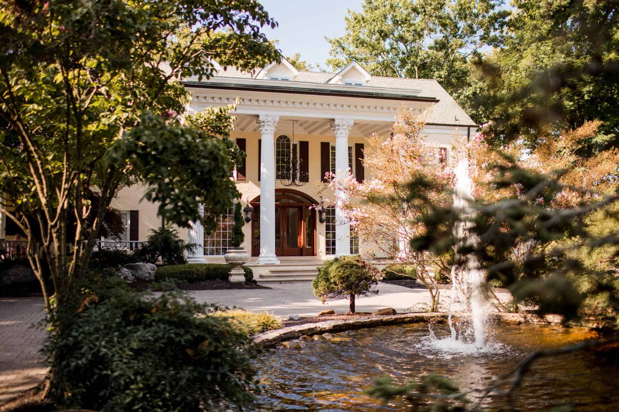 The Estate at Cherokee Dock photographed by John Myers photography is a premiere spot for destination weddings in Nashville.