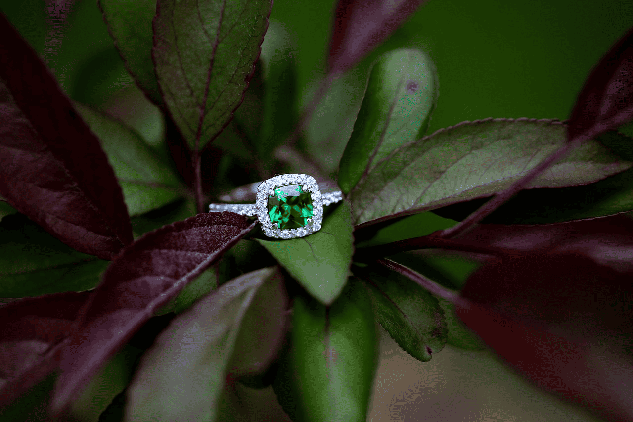 5 Reasons Why You Should Choose A Cushion Cut Engagement Ring 11
